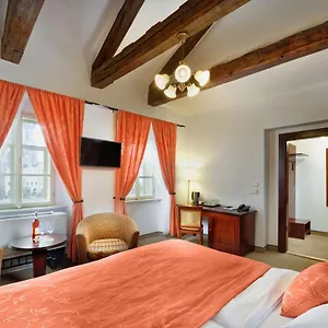 Lippert Praga