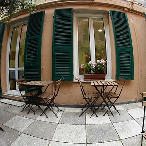 Lydia 2*, Alassio Italia